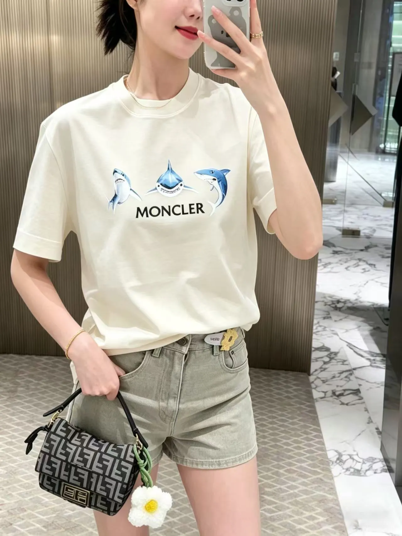 √